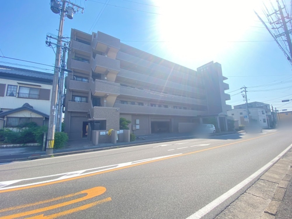 公園が近く、お子様のいるご家庭に嬉しい立地♪