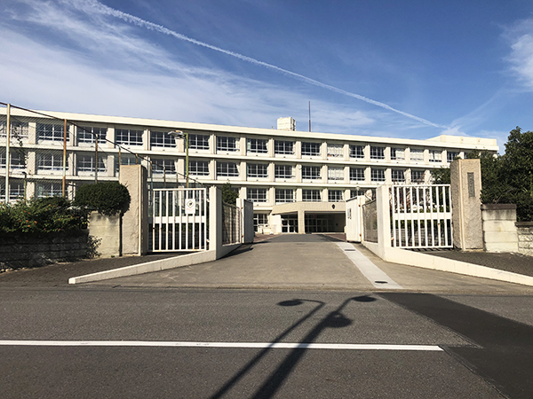 新川中学校 画像